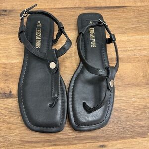 DREAM PAIRS Black T-Strap Thong Flat Sandals Women’s Size 8 New